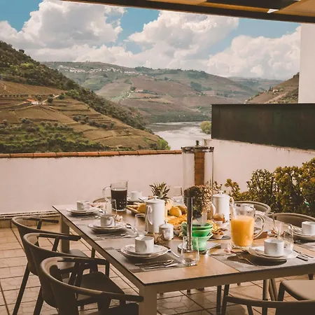 Douro Panorama Valley * Pinhão